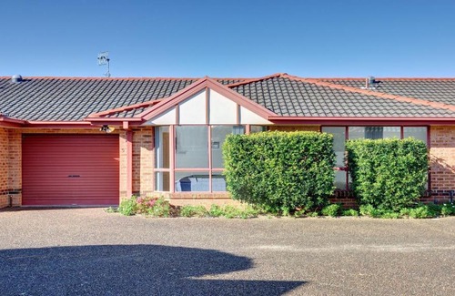 Fingal Bay Villa | Peaceful, Quiet and so close to the beach!