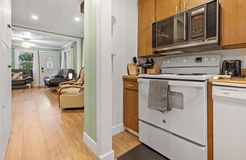 Rio Nido Cabin | Peaceful Redwood Hideaway - Hot Tub, A/C, Walk to Russian River and Downtown