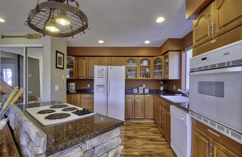 Longbranch House | Peaceful & Relaxing Waterfront Retreat on a Deepwater Cove with Wildlife Viewing