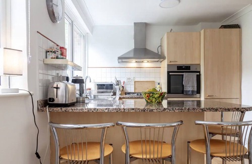 South Camberwell House | Peaceful Renovated 5BDR house w/garden | Smarthost