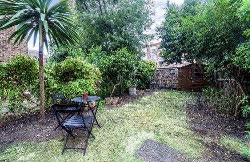 South Camberwell House | Peaceful Renovated 5BDR house w/garden | Smarthost