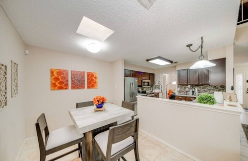 North San Antonio - SAT House | Peaceful Retreat, central location can’t be beat!
