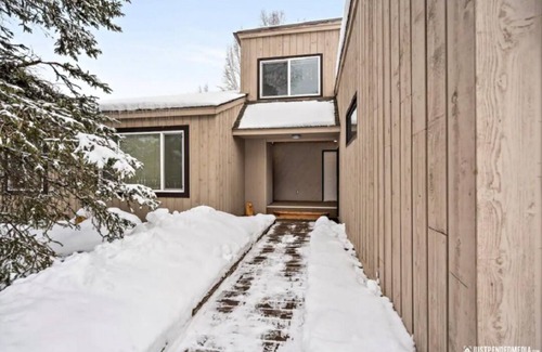 Scenic Foothills House | Peaceful Retreat w/Stunning Chugach Mountain Views