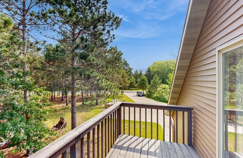 Rome House | Peaceful Retreat with Lakes, Trails & Golf nearby, Large deck, W/D & WIFI