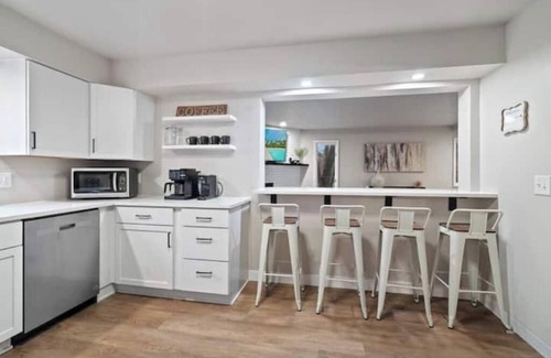 Hobart House | Peaceful Retreat - Wooded Lot - Spacious and Comfy