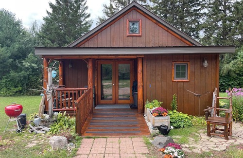 Ontonagon Cabin | ✨🌌Peaceful riverside cabin in the UP near public beach🌊, 🥾trails & the Porkies!🌲