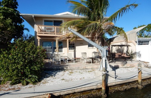 Siesta Key Apartment | Peaceful Setting, on the water of Little Sarasota Bay