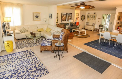 Mid Island House | Peaceful, spacious canal-front home w. private screened-in pool