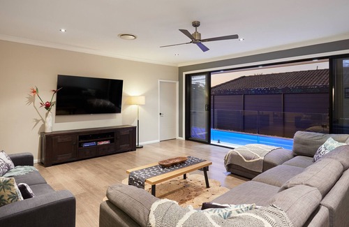 Gold Coast House | Peaceful & Spacious, 5 bedroom with POOL @ Burleigh Heads