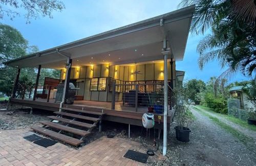 Nudgee Beach Apartment | Peaceful, spacious hideaway