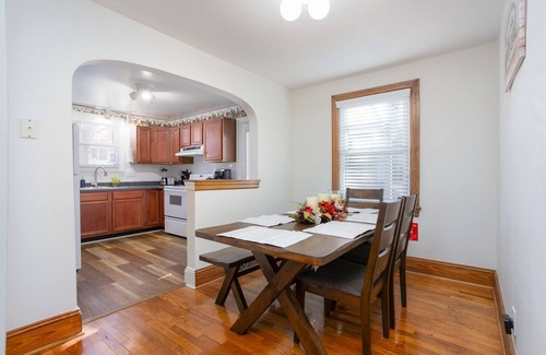 Greensboro House | Peaceful: Steps to UNCG, Close to Coliseum, Koury, Cone, Aquatic Center Downtown