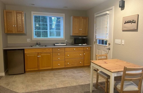 Eugene Apartment | Peaceful studio close to town - Only 20 minutes to U of O!