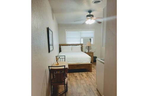 Amarillo House | Peaceful Studio for Couples or Business Travel