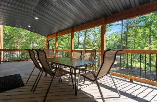 Hollister House | Peaceful Timbers Getaway