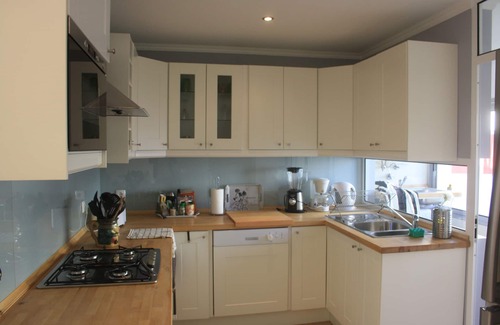 Sao Pedro Apartment | Peaceful Top Floor Apt W Balconies-Cambridge RIGHT (AC)