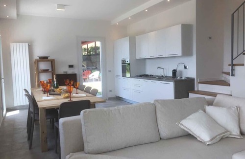Zignago Villa | Peaceful Villa With Pool And Mountain View