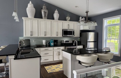 Sterling Apartment | Peaceful Waterfront Stay – Stunning Lake Ontario Sunset Views + Pet Friendly