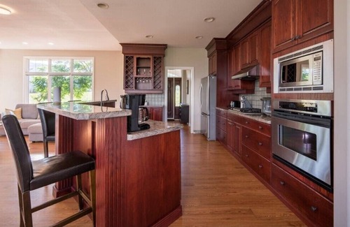 Central Okanagan House | Peach land First Estate Winery