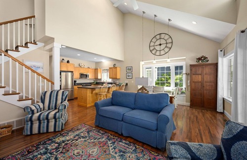 Lakeside House | Peach Place at Lakeside