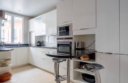 Quartier Saint-Georges Apartment | Peaches of Paris, by Veeve