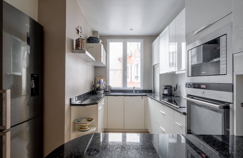 Quartier Saint-Georges Apartment | Peaches of Paris, by Veeve