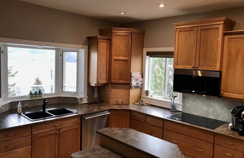 Central Okanagan House | Peachland Pointe in Wine Country 180° Lake Views!