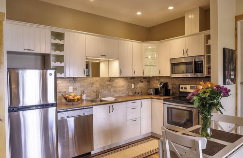 Central Okanagan Apartment | Peachland Treehouse Suite