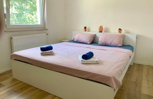Bezigrad District House | Peachy house Bežigrad