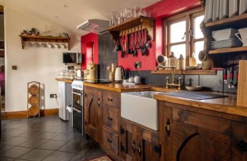 Longnor Cottage | Peak District Cottage set in 5 acres near Buxton