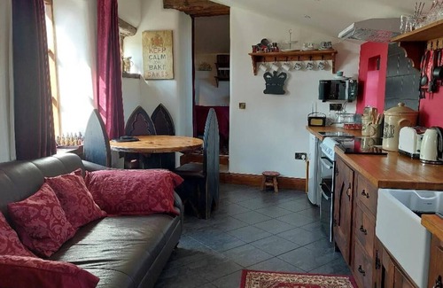 Longnor Cottage | Peak District Cottage set in 5 acres near Buxton