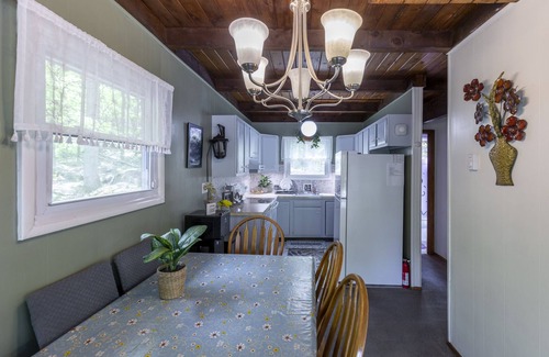 Hamlin Ski Chalet | PEAK Fall Foilage NOW: Streamside Chalet with Hot Tub 🔥Pivate Playground HIKE