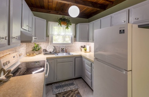 Hamlin Ski Chalet | PEAK Fall Foilage NOW: Streamside Chalet with Hot Tub 🔥Pivate Playground HIKE