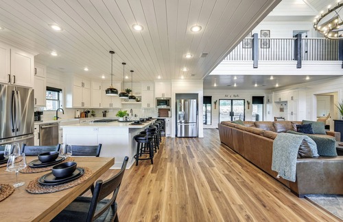 Broken Bow Cabin | Peak of Perfection- Luxe Group Getaway w/2-Story Deck in Broken Bow