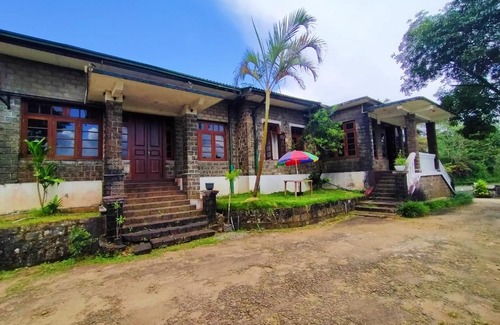 Hatton House | Peak Rest Bungalow