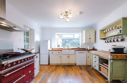 Buxton House | Peak retreat, sleeps 13 - fun, fires & friends