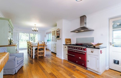 Buxton House | Peak retreat, sleeps 13 - fun, fires & friends