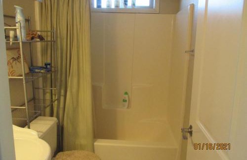 Flagstaff Bed & Breakfast | Peaks Wildernest House Bed and Breakfast - Vaccinations Required