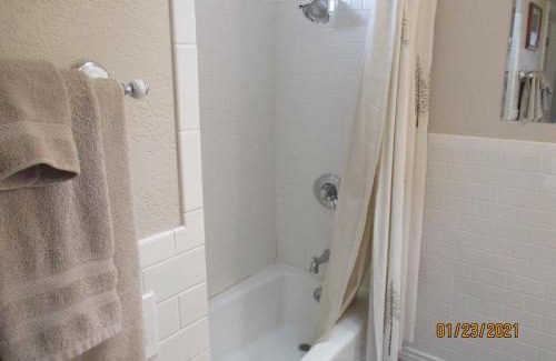 Flagstaff Bed & Breakfast | Peaks Wildernest House Bed and Breakfast - Vaccinations Required