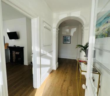 Gorleston-on-Sea House | Pearl House - Delightful 3-4 Bedroom Coastal Getaway