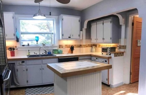 Carrabelle Cottage | Pearl of Carrabelle Dog friendly, close to restaurants, shops and beach.