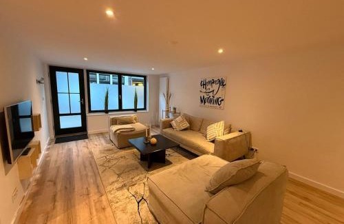 Oude Pijp Apartment | Pearl of the Cuyp Modern Comfort in De Pijp