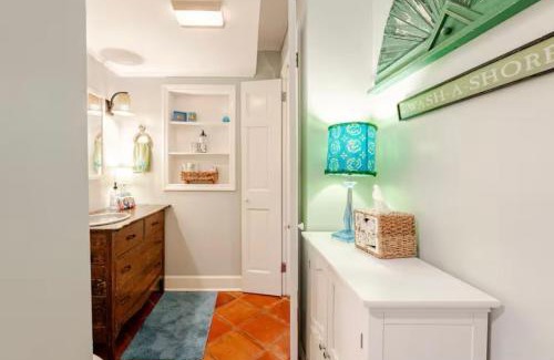 Savannah Beach Apartment | Pearls Pad - Beautiful 1 bedroom apartment- 1 block to beach