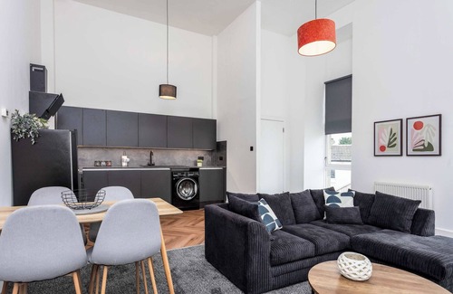 Ayr Apartment | Peebles Suite - Donnini Apartments