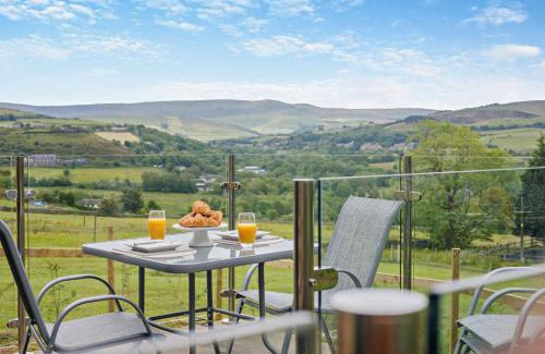 New Mills House | Peeb’s Palace at Tanpits Farm