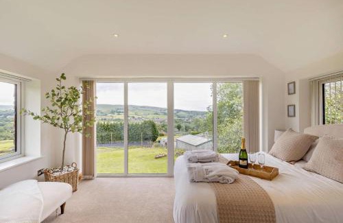 New Mills House | Peeb’s Palace at Tanpits Farm