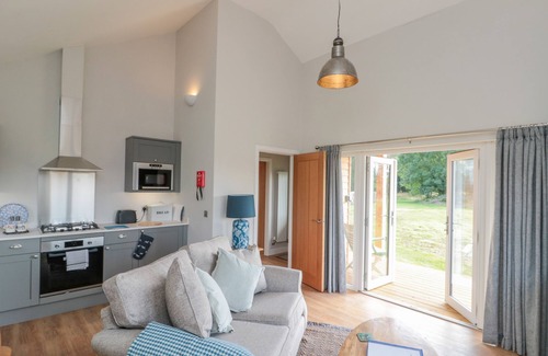 Easterside Cottage | PEEP O' DAY, romantic, character holiday cottage in Kirkbymoorside