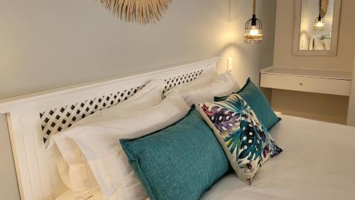 Hout Bay Apartment | Pelican Cottage - 800m from Beach & Yacht School