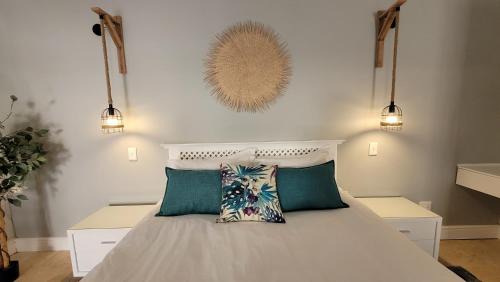 Hout Bay Apartment | Pelican Cottage - 800m from Beach & Yacht School