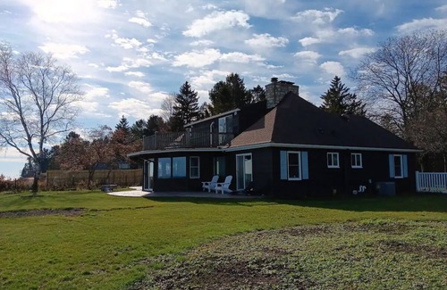 Sheboygan House | Pelican Point - Private Retreat - just 4 miles to downtown Sheboygann