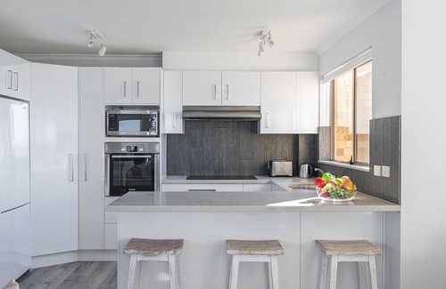 Soldiers Point Apartment | Pelican Sands 2 , 83 Soldiers Point Road - fantastic waterfront unit with pool and air conditioning